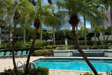 Снять в аренду квартиру в Авентура, Флорида 2 спальни, 98.66м2, № 1946550 - фото 1