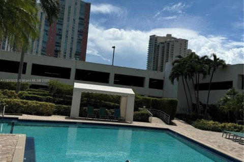 Снять в аренду квартиру в Авентура, Флорида 2 спальни, 98.66м2, № 1946550 - фото 3