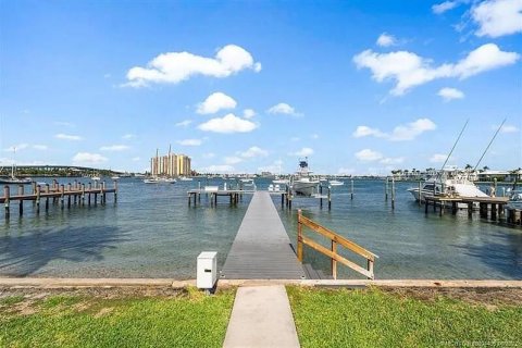 Villa ou maison à vendre à Riviera Beach, Floride: 4 chambres, 349.78 m2 № 2158320 - photo 2