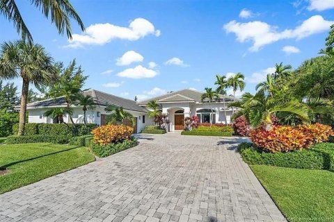 House in Riviera Beach, Florida 4 bedrooms, 349.78 sq.m. № 2158320