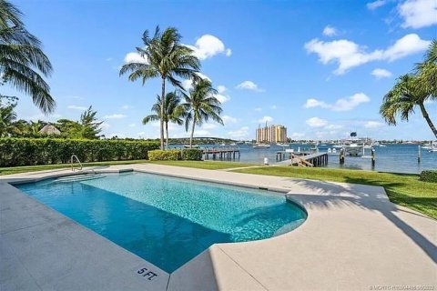Villa ou maison à vendre à Riviera Beach, Floride: 4 chambres, 349.78 m2 № 2158320 - photo 18