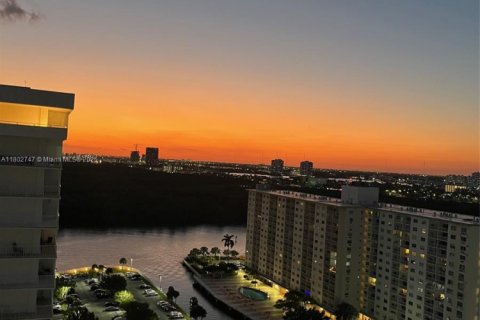 Copropriété à vendre à Sunny Isles Beach, Floride: 2 chambres, 125.42 m2 № 1727839 - photo 21