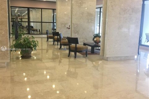 Copropriété à vendre à Sunny Isles Beach, Floride: 2 chambres, 125.42 m2 № 1727839 - photo 24
