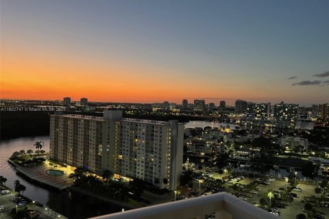 Copropriété à vendre à Sunny Isles Beach, Floride: 2 chambres, 125.42 m2 № 1727839 - photo 19