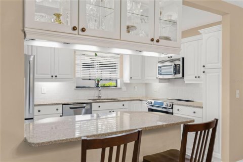 Villa ou maison à vendre à Sarasota, Floride: 2 chambres, 140.38 m2 № 2430902 - photo 13