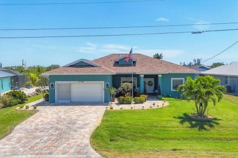 Villa ou maison à Port Charlotte, Floride 4 chambres, 219.9 m2 № 2364055