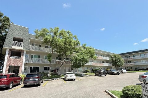 Condominio en venta en Clearwater, Florida, 2 dormitorios, 99.41 m2 № 1893724 - foto 2