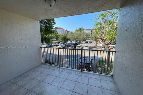 Снять в аренду кондоминиум в Майами, Флорида 1 спальня, 62.8м2, № 1988168 - фото 1