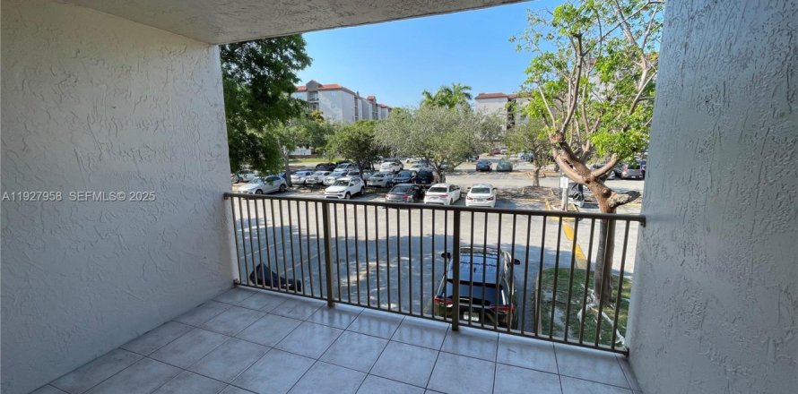 Кондоминиум с 1 спальней в Майами, Флорида № 1988168