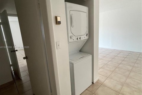 Снять в аренду кондоминиум в Майами, Флорида 1 спальня, 62.8м2, № 1988168 - фото 2