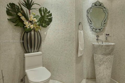 Condominio en alquiler en Miami, Florida, 4 dormitorios, 532.33 m2 № 2088600 - foto 7