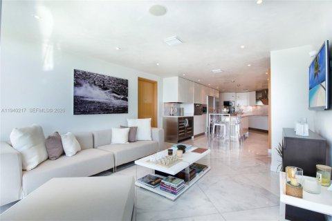 Condominio en alquiler en Miami, Florida, 4 dormitorios, 532.33 m2 № 2088600 - foto 11