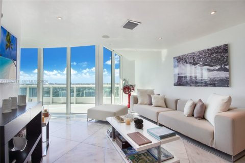 Condominio en alquiler en Miami, Florida, 4 dormitorios, 532.33 m2 № 2088600 - foto 10