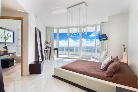 Condominio en alquiler en Miami, Florida, 4 dormitorios, 532.33 m2 № 2088600 - foto 21