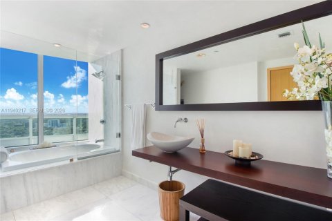 Condominio en alquiler en Miami, Florida, 4 dormitorios, 532.33 m2 № 2088600 - foto 24