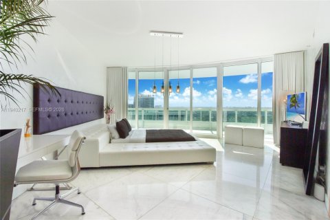 Condominio en alquiler en Miami, Florida, 4 dormitorios, 532.33 m2 № 2088600 - foto 23