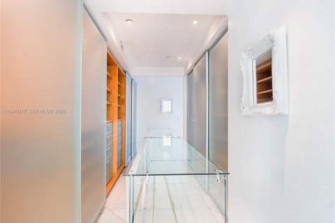 Condominio en alquiler en Miami, Florida, 4 dormitorios, 532.33 m2 № 2088600 - foto 20