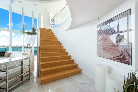 Condominio en alquiler en Miami, Florida, 4 dormitorios, 532.33 m2 № 2088600 - foto 5