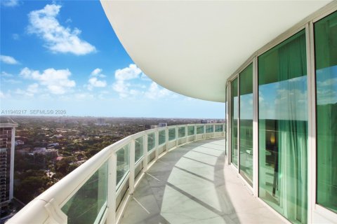 Condominio en alquiler en Miami, Florida, 4 dormitorios, 532.33 m2 № 2088600 - foto 27