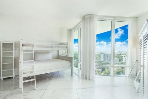 Condominio en alquiler en Miami, Florida, 4 dormitorios, 532.33 m2 № 2088600 - foto 28