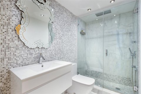 Condominio en alquiler en Miami, Florida, 4 dormitorios, 532.33 m2 № 2088600 - foto 29
