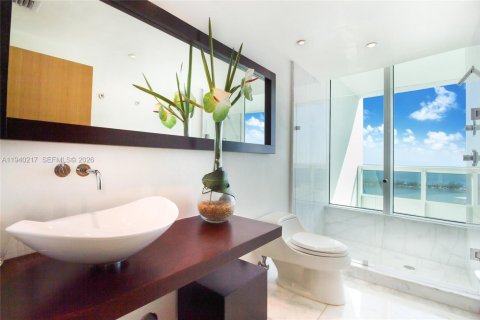Condominio en alquiler en Miami, Florida, 4 dormitorios, 532.33 m2 № 2088600 - foto 22