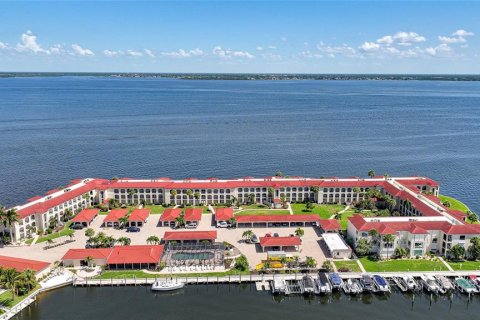 Copropriété à vendre à Punta Gorda, Floride: 2 chambres, 146.88 m2 № 2234263 - photo 2