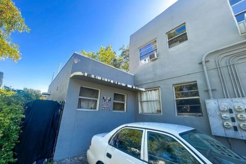 Propiedad comercial en venta en Miami, Florida, 200.95 m2 № 2192942 - foto 12