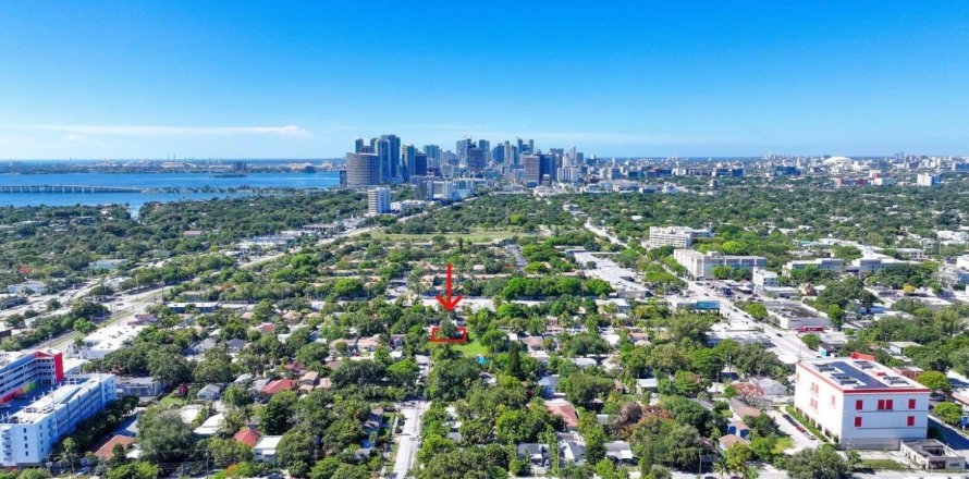Propiedad comercial en Miami, Florida 200.95 m2 № 2192942