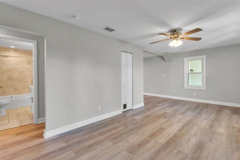 House in Lakeland, Florida 3 bedrooms, 118.73 sq.m. № 2210871 - photo 12