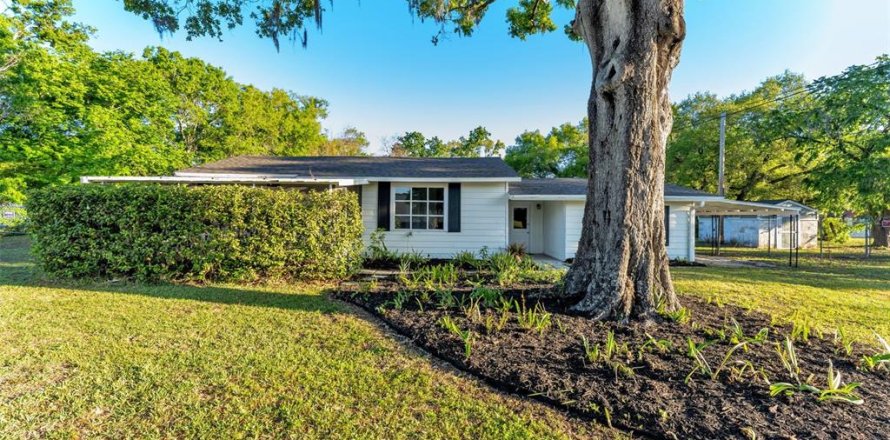 House in Lakeland, Florida 3 bedrooms, 118.73 sq.m. № 2210871