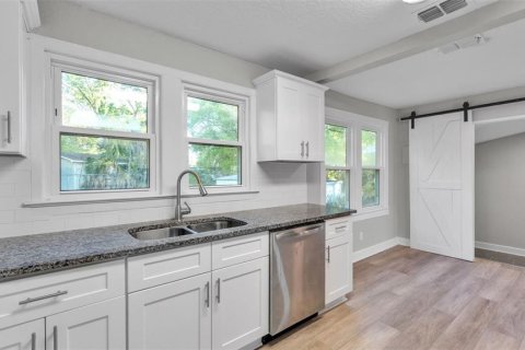 House in Lakeland, Florida 3 bedrooms, 118.73 sq.m. № 2210871 - photo 11