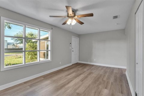 House in Lakeland, Florida 3 bedrooms, 118.73 sq.m. № 2210871 - photo 14