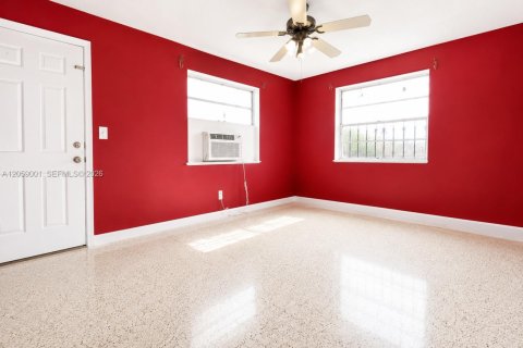 Villa ou maison à louer à Miami, Floride: 2 chambres, 73.02 m2 № 2169132 - photo 4
