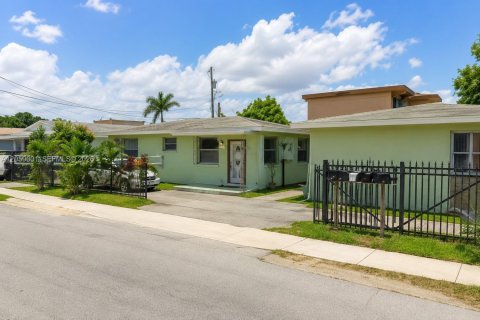 Villa ou maison à Miami, Floride 2 chambres, 73.02 m2 № 2169132