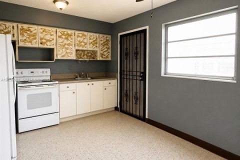 Villa ou maison à louer à Miami, Floride: 2 chambres, 73.02 m2 № 2169132 - photo 7