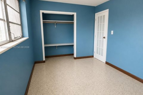 Villa ou maison à louer à Miami, Floride: 2 chambres, 73.02 m2 № 2169132 - photo 10
