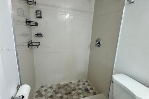 Condo in Hialeah, Florida, 2 bedrooms  № 1712288 - photo 25