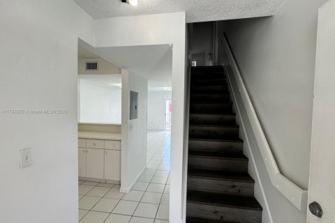 Condo in Hialeah, Florida, 2 bedrooms  № 1712288 - photo 2