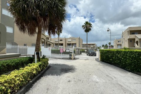 Condo in Hialeah, Florida, 2 bedrooms  № 1712288 - photo 28