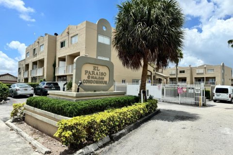 Condo in Hialeah, Florida, 2 bedrooms  № 1712288 - photo 29