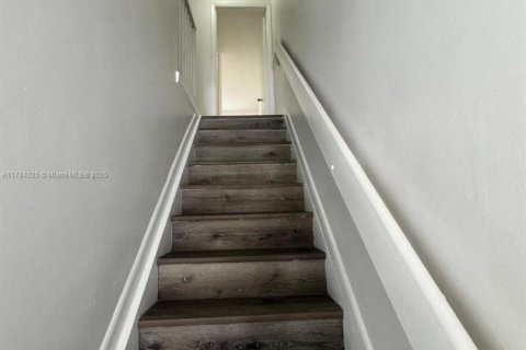 Condo in Hialeah, Florida, 2 bedrooms  № 1712288 - photo 12