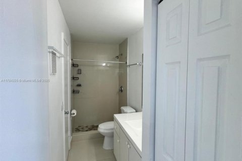 Condo in Hialeah, Florida, 2 bedrooms  № 1712288 - photo 22