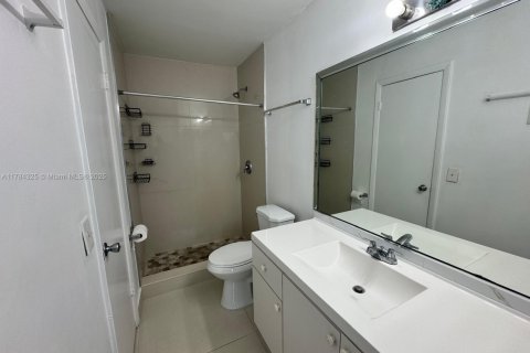 Condo in Hialeah, Florida, 2 bedrooms  № 1712288 - photo 23