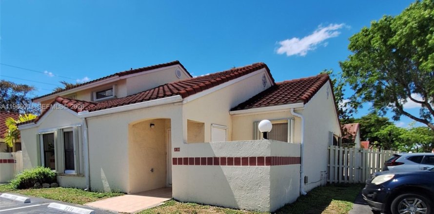 Townhouse in Homestead, Florida 2 bedrooms, 88.35 sq.m. № 2032028