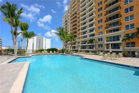 Condo in Miami, Florida, 1 bedroom № 2313779 - photo 25
