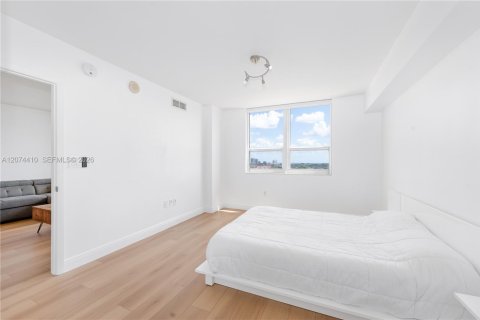 Condo in Miami, Florida, 1 bedroom № 2313779 - photo 12