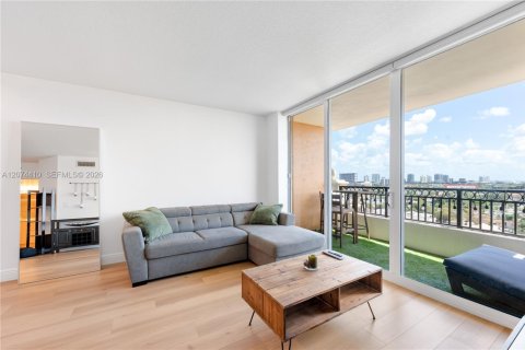 Condo in Miami, Florida, 1 bedroom № 2313779 - photo 18