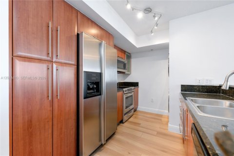 Condo in Miami, Florida, 1 bedroom № 2313779 - photo 7