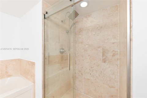 Condo in Miami, Florida, 1 bedroom № 2313779 - photo 17